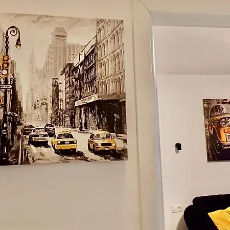 Апартаменти Ariel Trainstation *