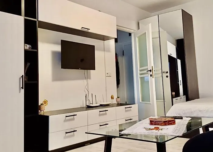 Ariel Trainstation Apartment