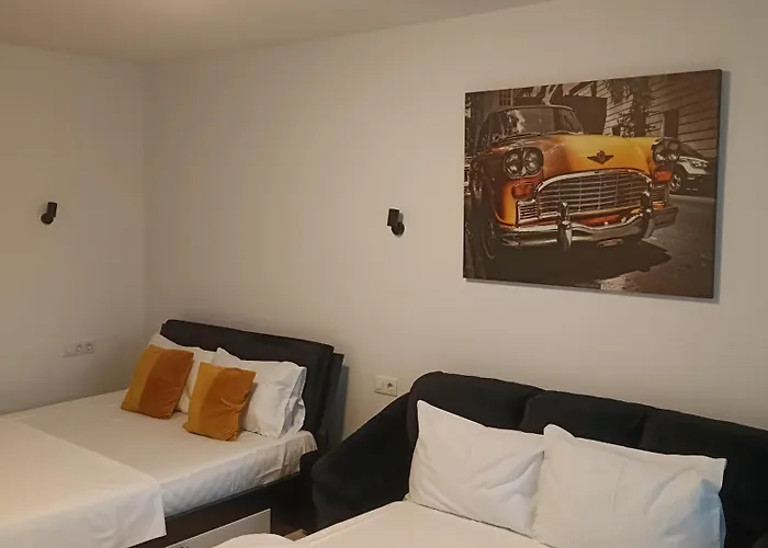 Ariel Trainstation Apartment